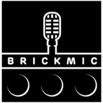 BrickMic logo - slovenský podcast o LEGO stavebniciach